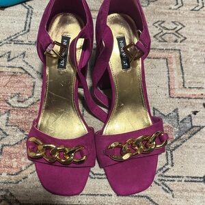 Nine West Fuchsia Heels with Gold Chain Accent